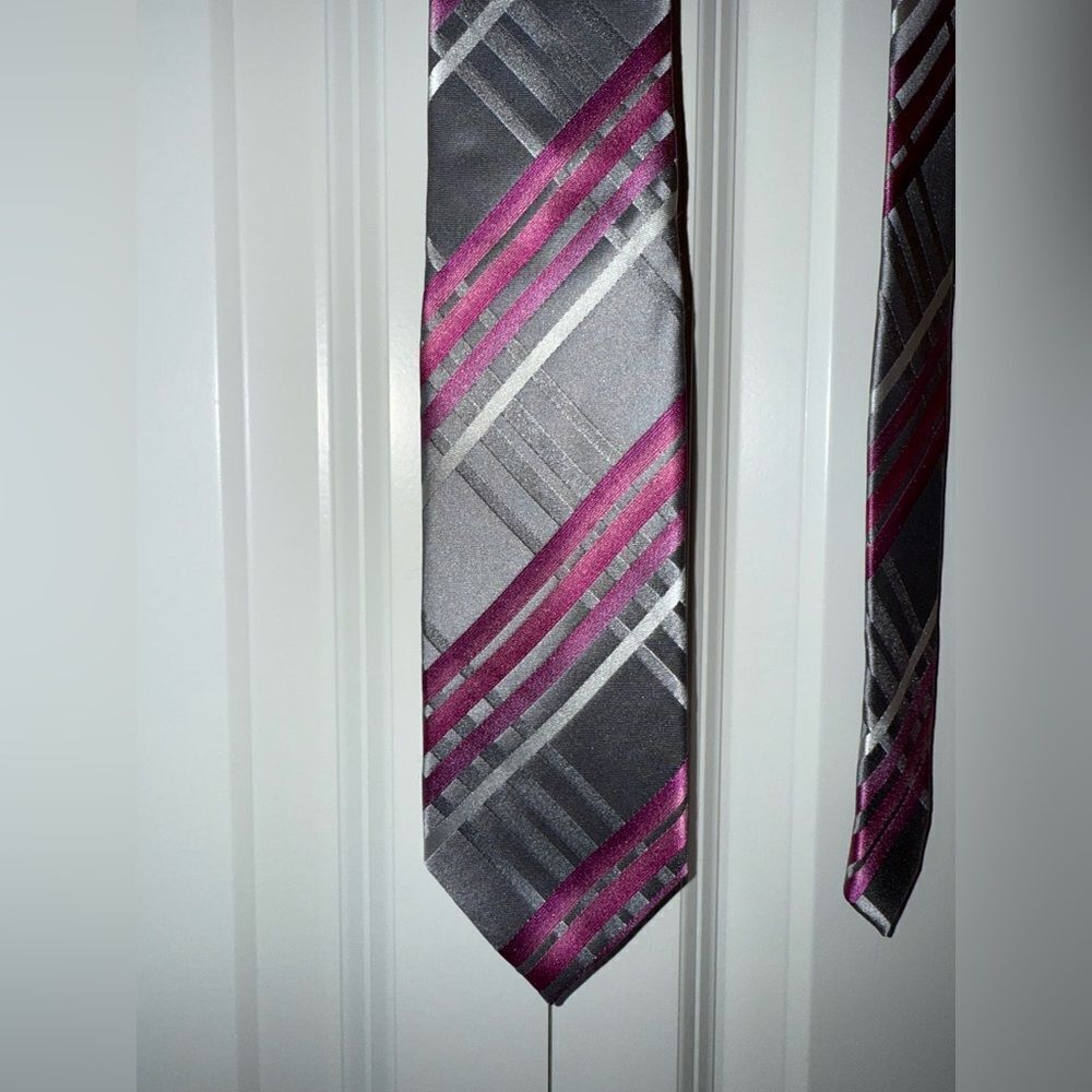 Men’s Alfani Silk Pink and Silver Tie - Picture 3 of 5